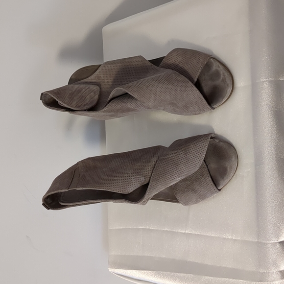 Rudsak Peep Toe Heeled Sandals - Picture 3 of 9